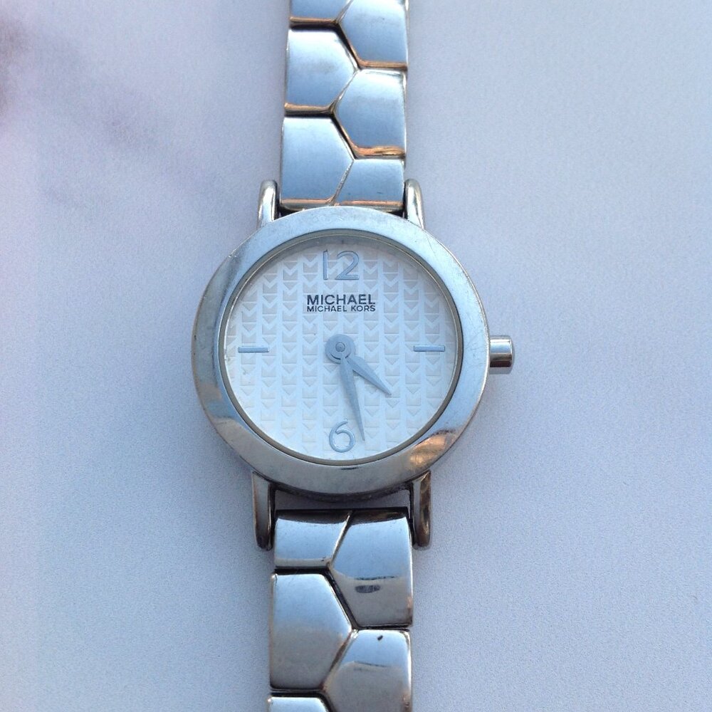 Michael Kors Watch Branded Face Silver Bracelet for Ladies - Picture 4 of 16